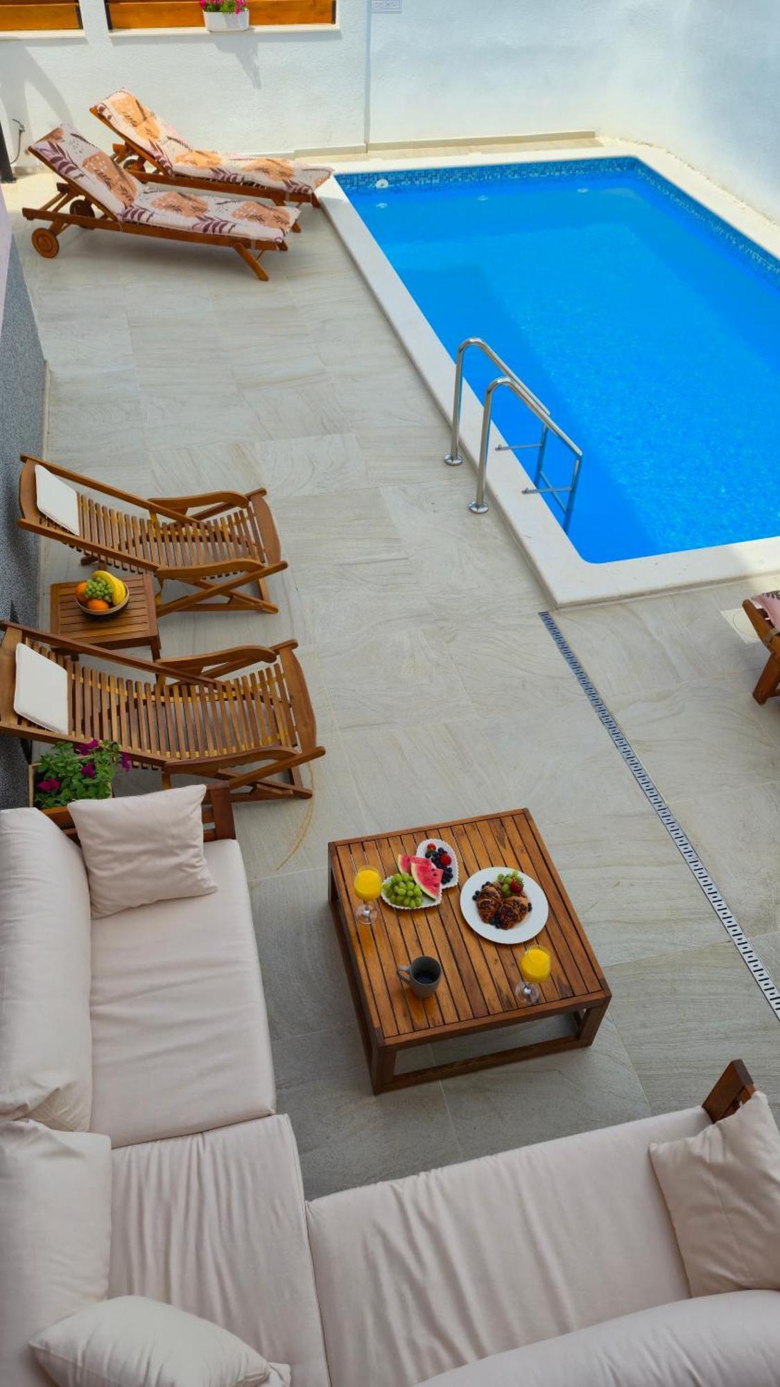 With Private Swimming Pool Split