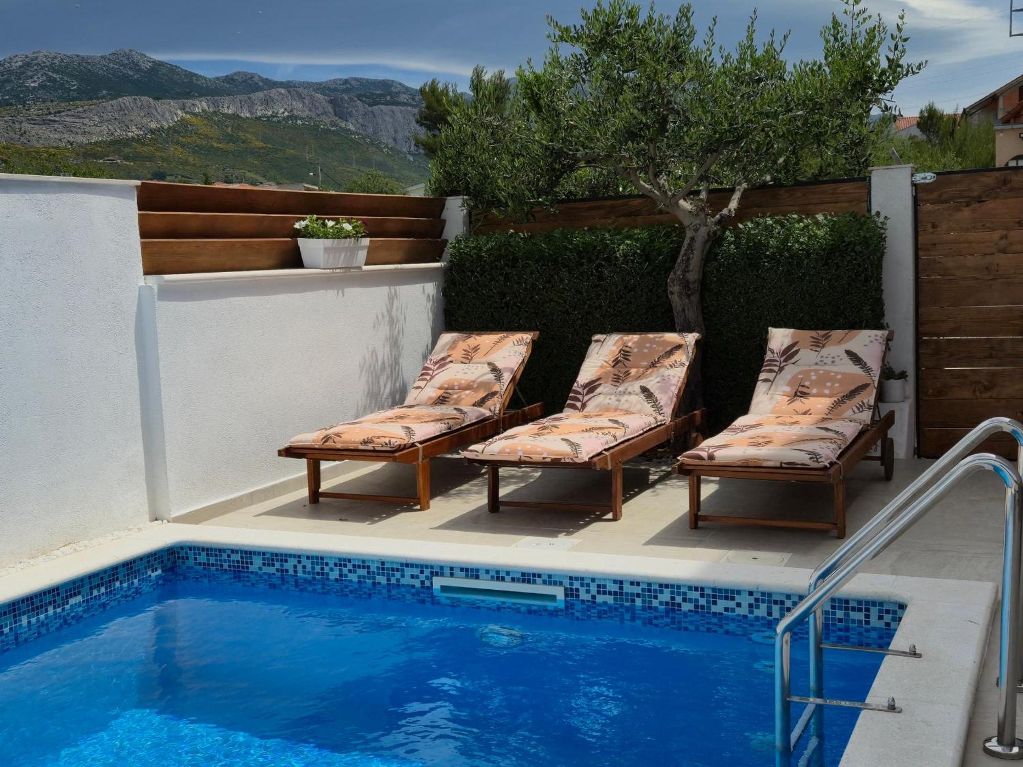 With Private Swimming Pool * Split