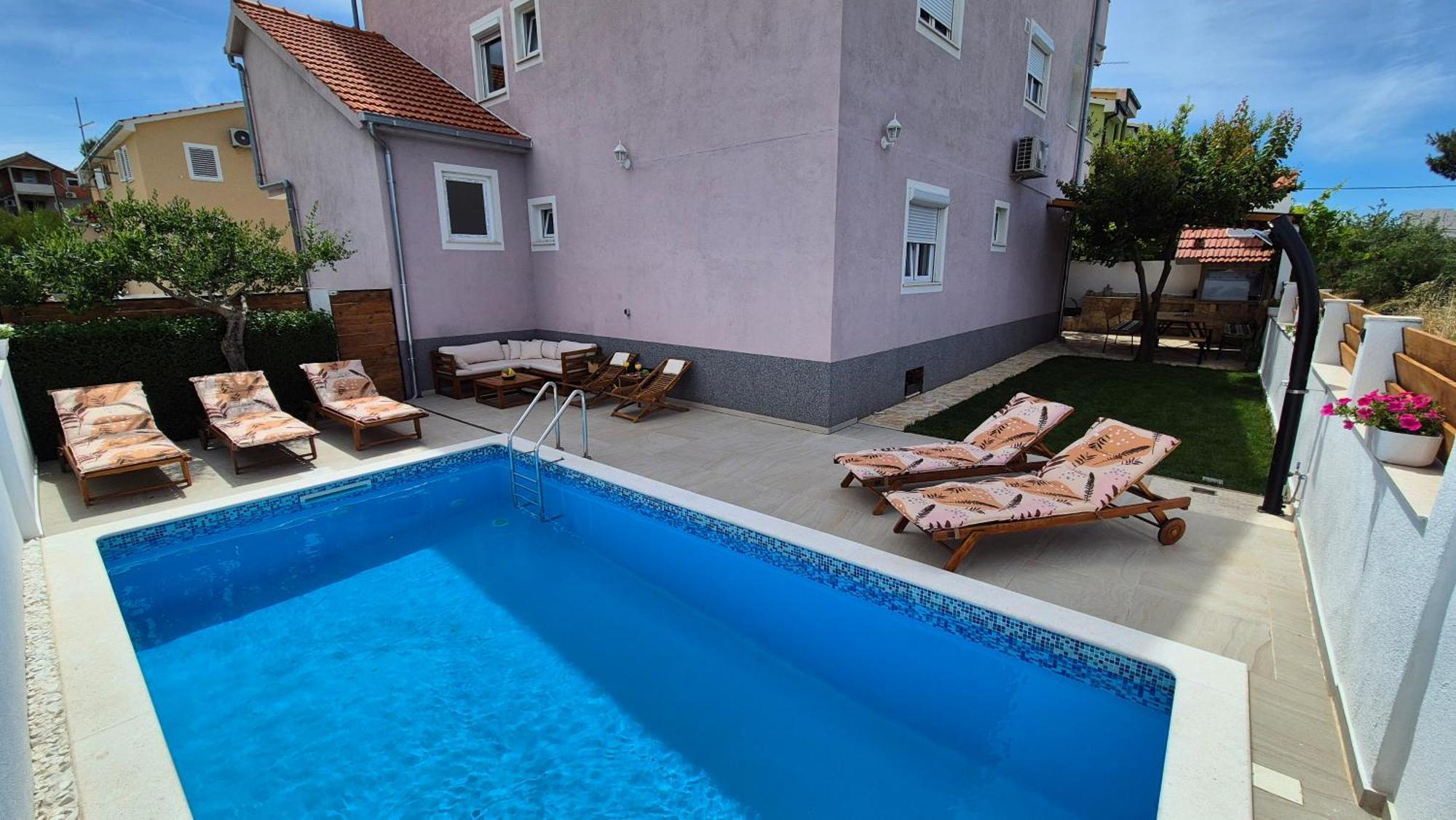 Apartment With Private Swimming Pool *